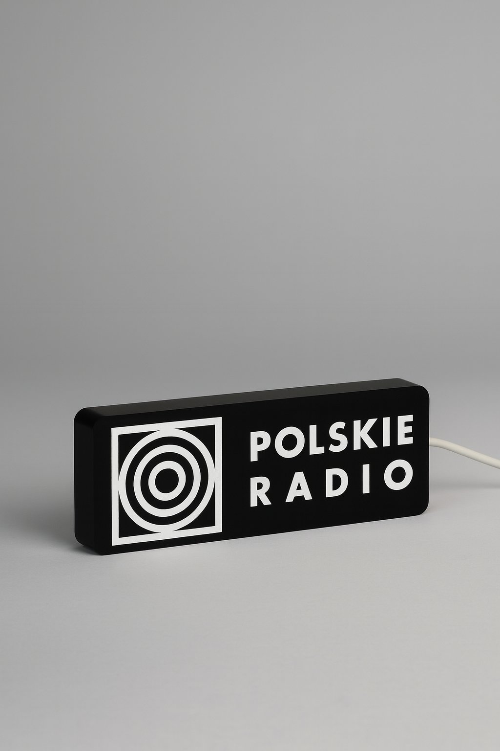 Lampa z logo Polskiego Radia — podświetlane logo LED na zamówienie