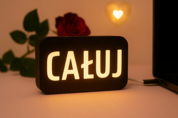 Mini-lampka z napisem CAŁUJ
