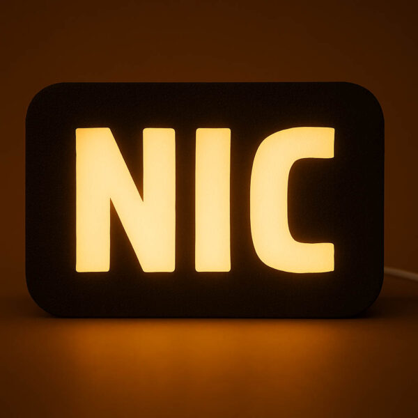 Lampa z napisem NIC na prezent