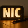 Lampa z napisem NIC na prezent